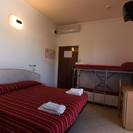 Hotel Beverly Римини Стая снимка