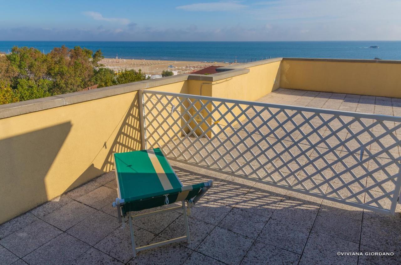 Hotel Beverly Римини Екстериор снимка