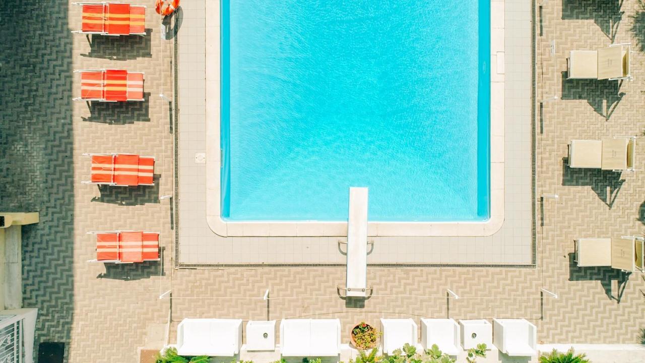 Hotel Beverly Римини Екстериор снимка
