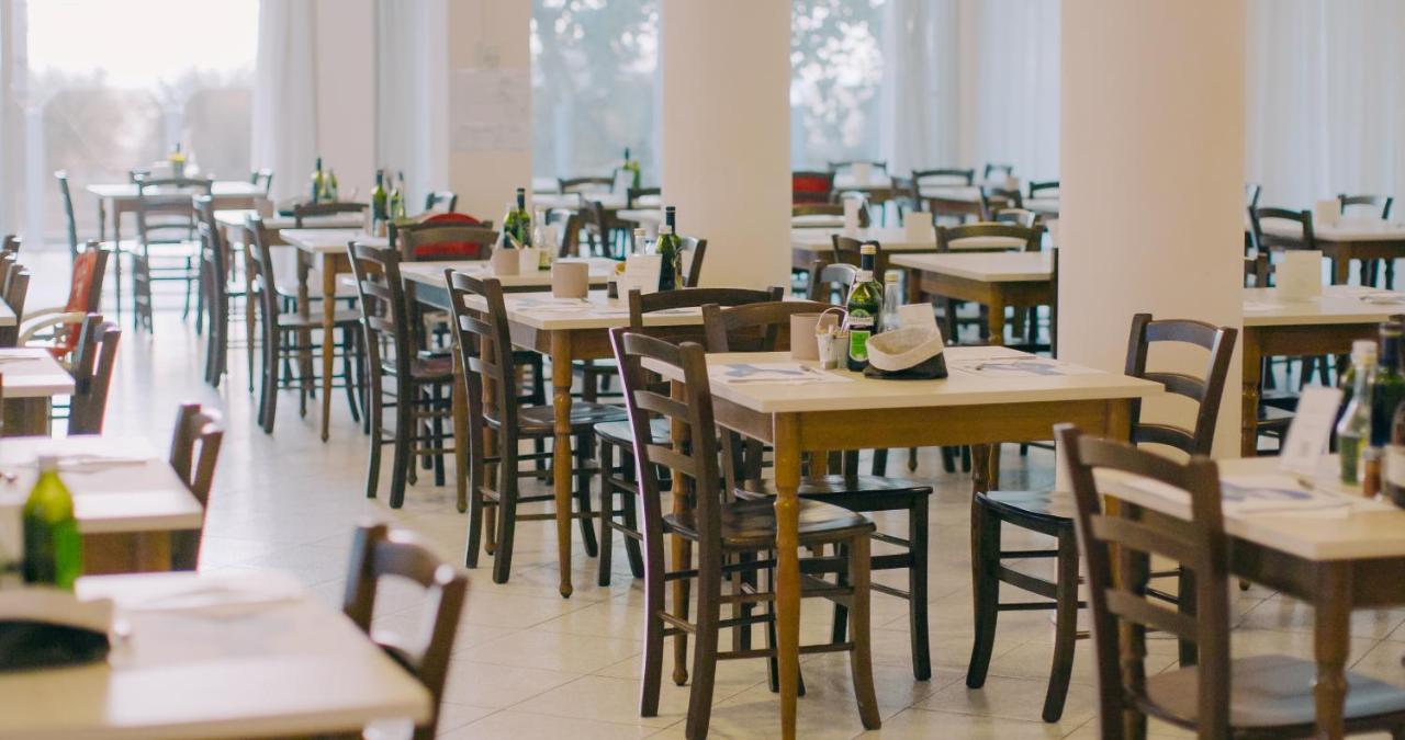Hotel Beverly Римини Екстериор снимка