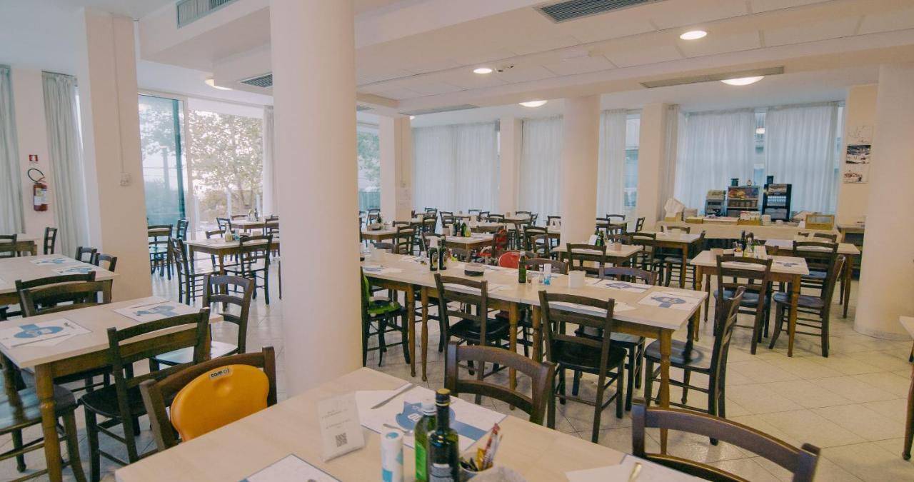 Hotel Beverly Римини Екстериор снимка