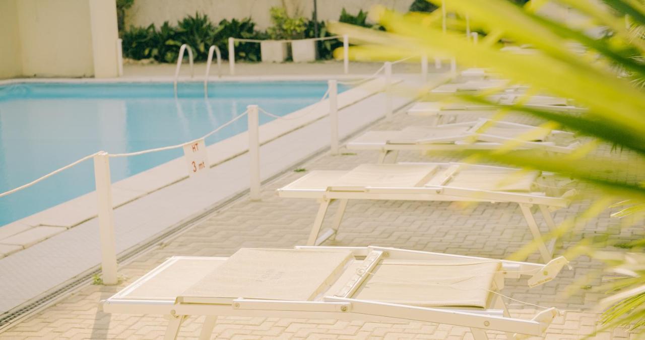 Hotel Beverly Римини Екстериор снимка