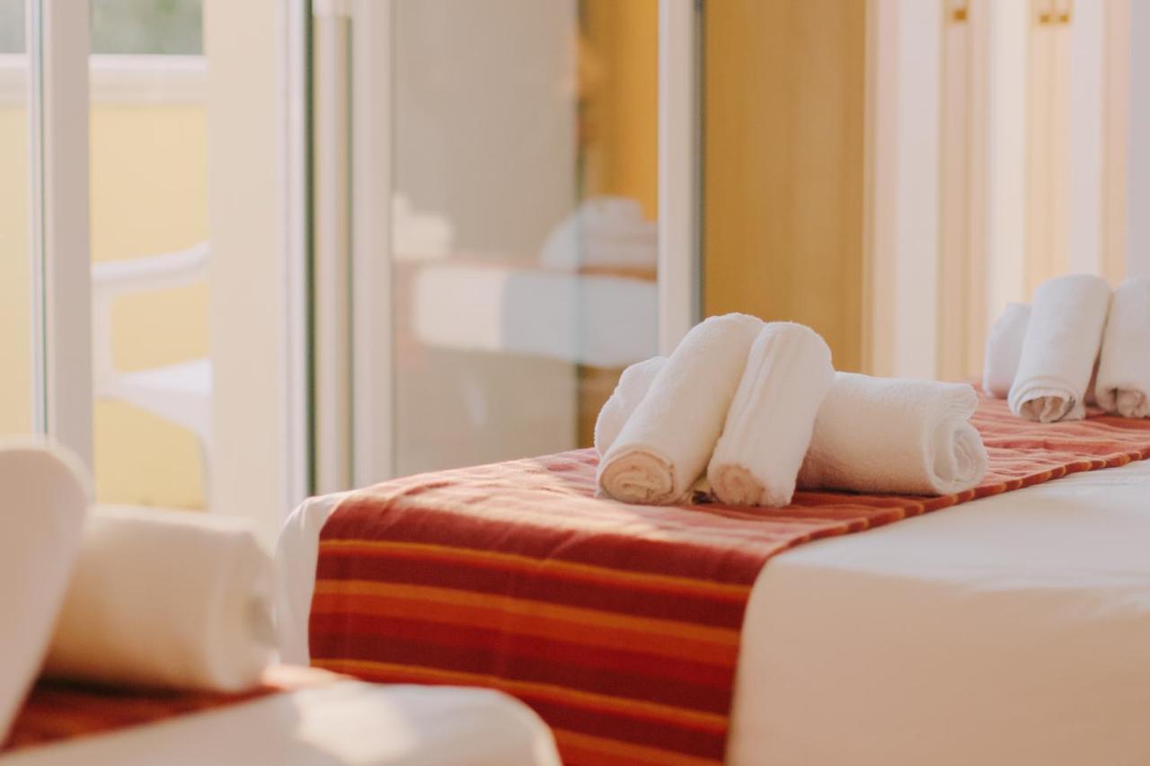 Hotel Beverly Римини Екстериор снимка