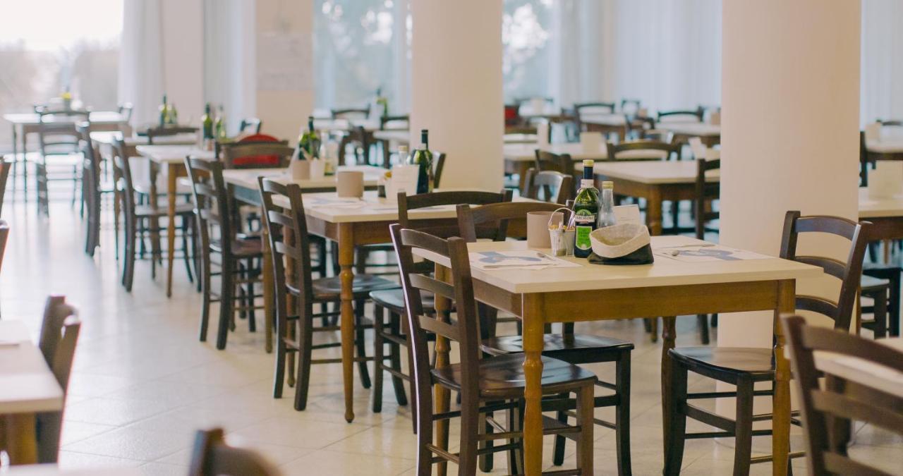 Hotel Beverly Римини Екстериор снимка