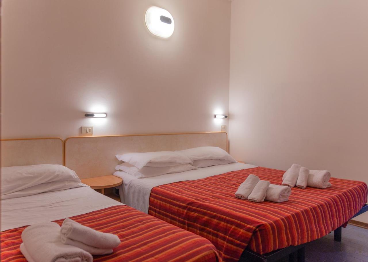 Hotel Beverly Римини Екстериор снимка