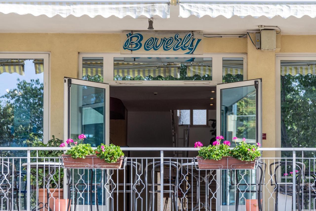 Hotel Beverly Римини Екстериор снимка
