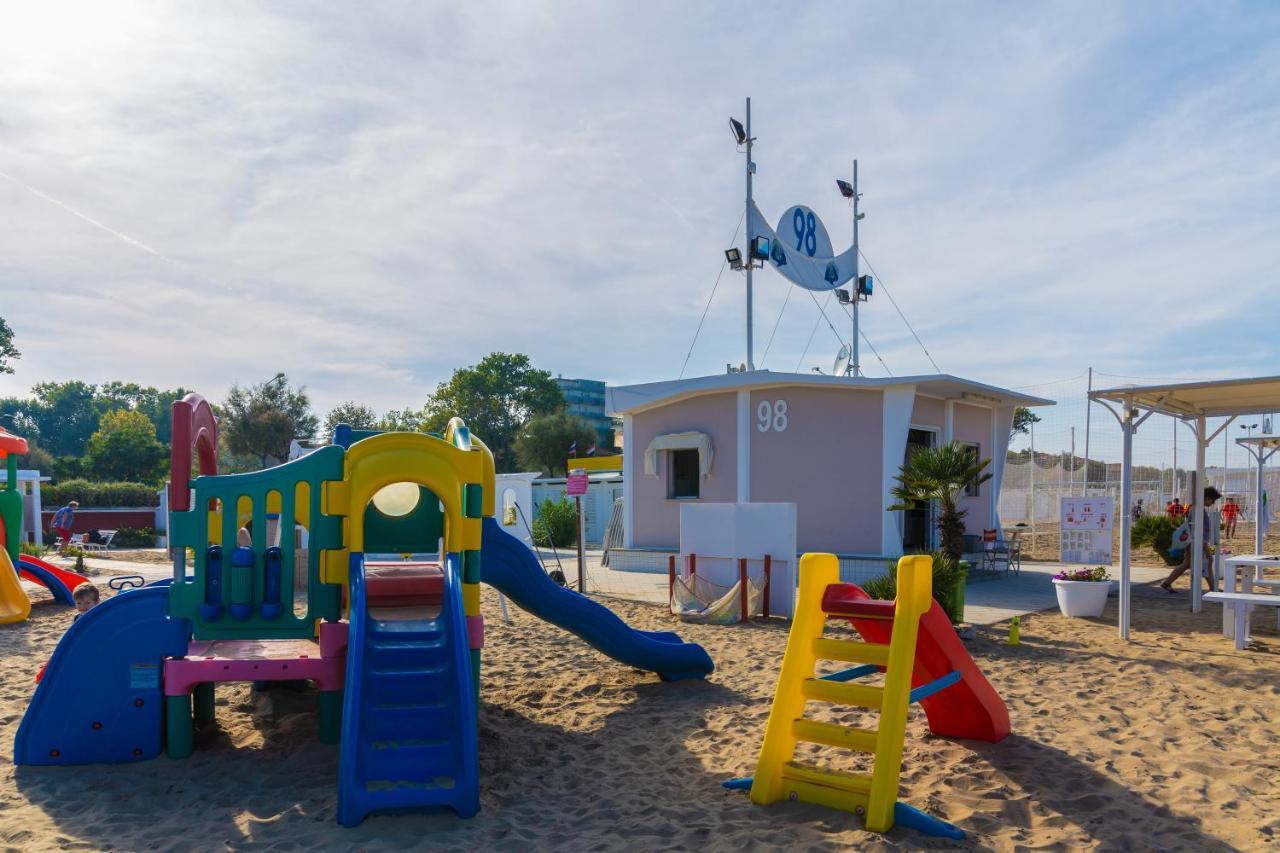 Hotel Beverly Римини Екстериор снимка